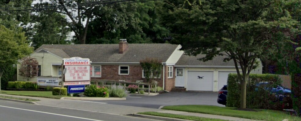 More Photos Of 530 Horseblock Rd, Farmingville Office For Sale