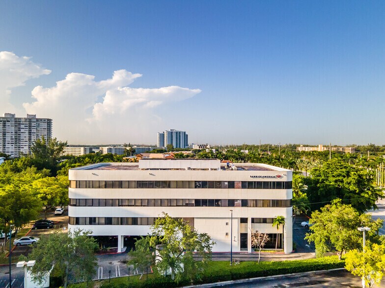 More Photos Of 18305 Biscayne Blvd, Aventura Office For Lease