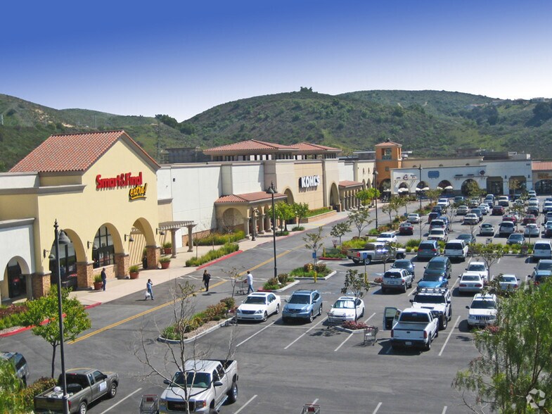 More Photos Of 800-888 New Los Angeles Ave, Moorpark Department Store For Sale