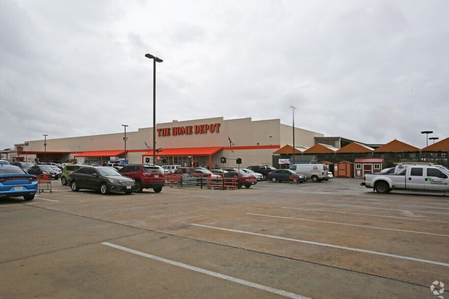 More Photos Of 6888 Gulf Fwy, Houston Unknown For Lease