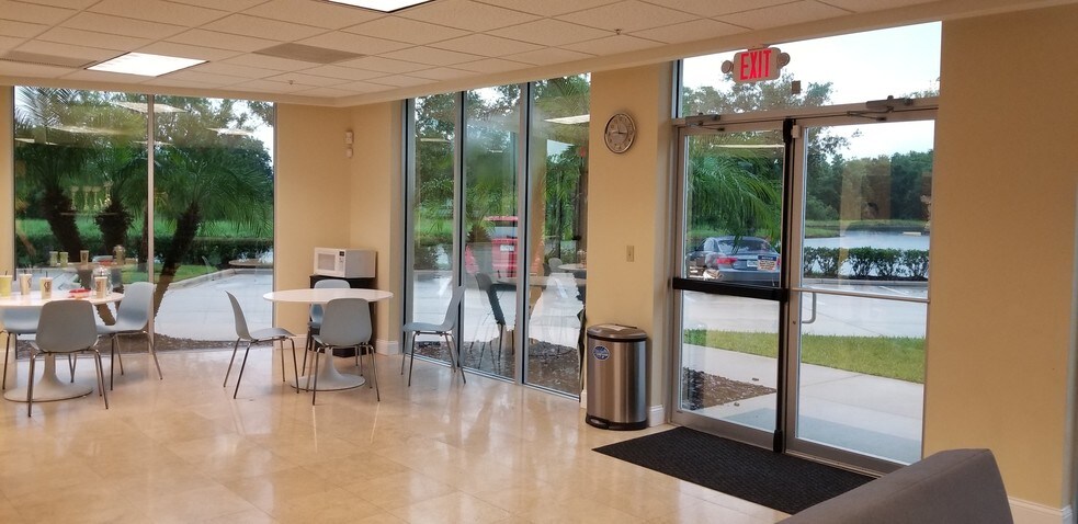 More Photos Of 6557 Hazeltine National Dr, Orlando Distribution For Lease