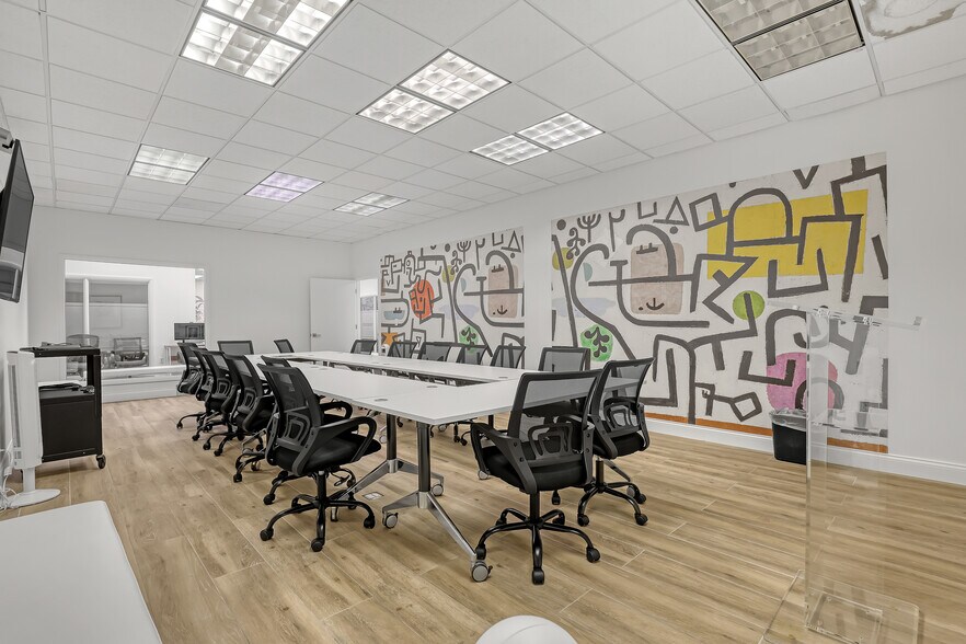 More Photos Of 2701 W Okeechobee Blvd, West Palm Beach Office For Sale