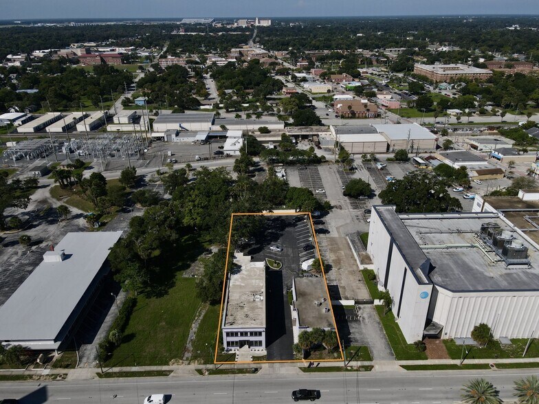 More Photos Of 240 N Ridgewood Ave, Daytona Beach Office For Sale