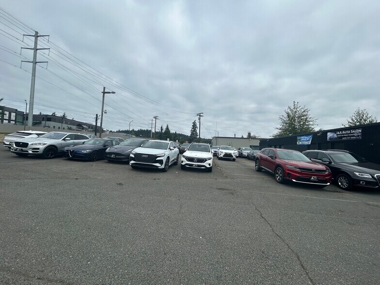 More Photos Of 13600 NE Spring Blvd, Bellevue Warehouse For Lease