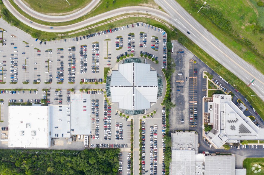 More Photos Of 1 Tower Ln, Oakbrook Terrace Office For Sale