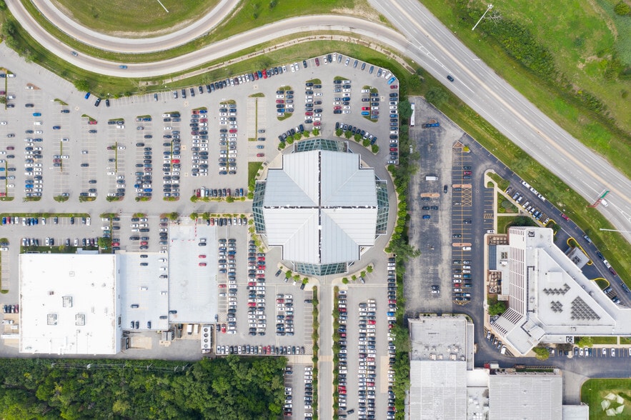 More Photos Of 1 Tower Ln, Oakbrook Terrace Office For Lease