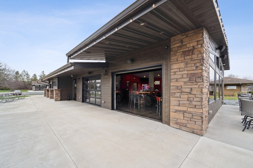 More Photos Of 707 W Park Ave, Kiel Restaurant For Sale