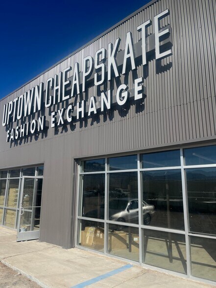 More Photos Of 9477 Dyer St, El Paso Unknown For Lease