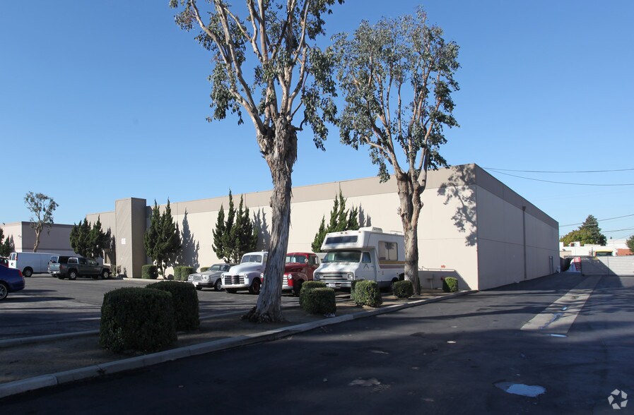 More Photos Of 1169 N Grove St, Anaheim Warehouse For Lease