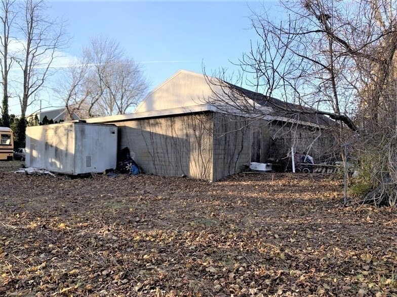 More Photos Of 99 Spring St, Fairhaven Auto Repair For Sale