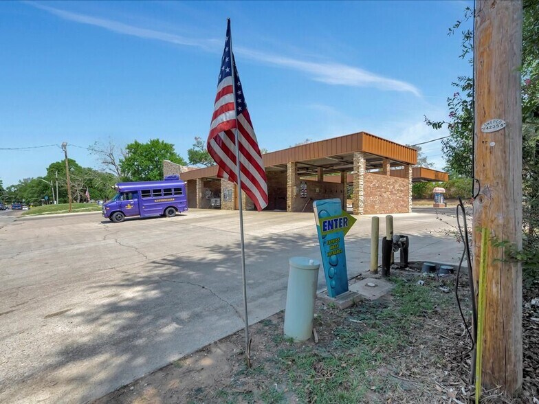 More Photos Of 611 Tenaha St, Center Carwash For Sale
