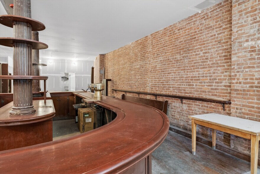 More Photos Of 316 Wall St, Kingston Storefront Retail Residential For Lease
