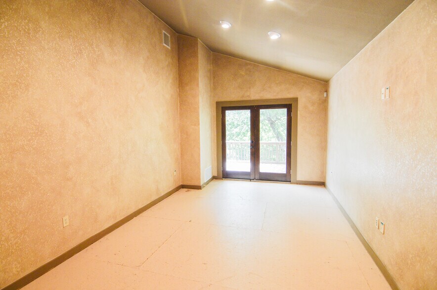 More Photos Of 128 W Theissen St, Boerne Land For Sale
