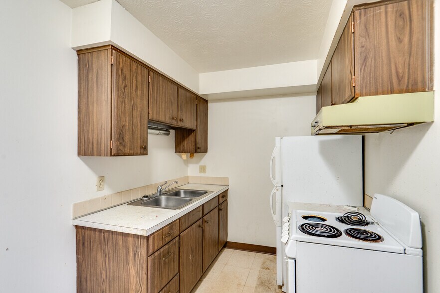 More Photos Of 2615 Ellet Ave, Akron Apartments For Sale