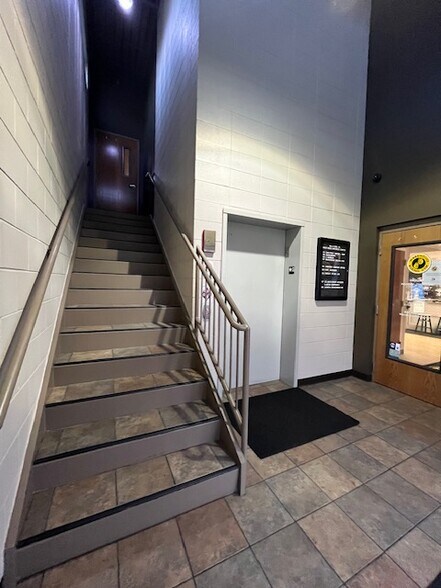 More Photos Of 1630 Old Deerfield Rd, Highland Park Warehouse For Lease