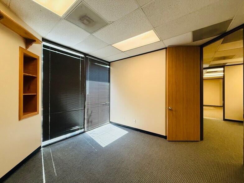 More Photos Of 7070 W 43rd St, Houston Office For Sale