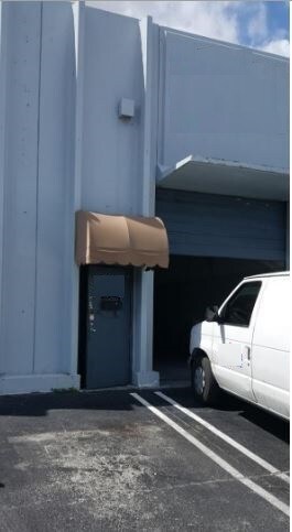 More Photos Of 7963 NW 33rd St, Doral Warehouse For Lease