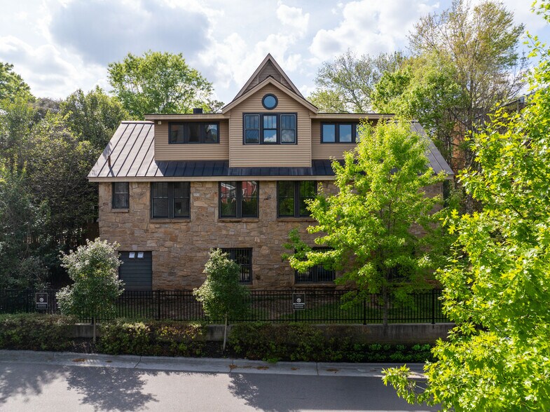 More Photos Of 208 St Marys St, Raleigh Loft Creative Space For Sale