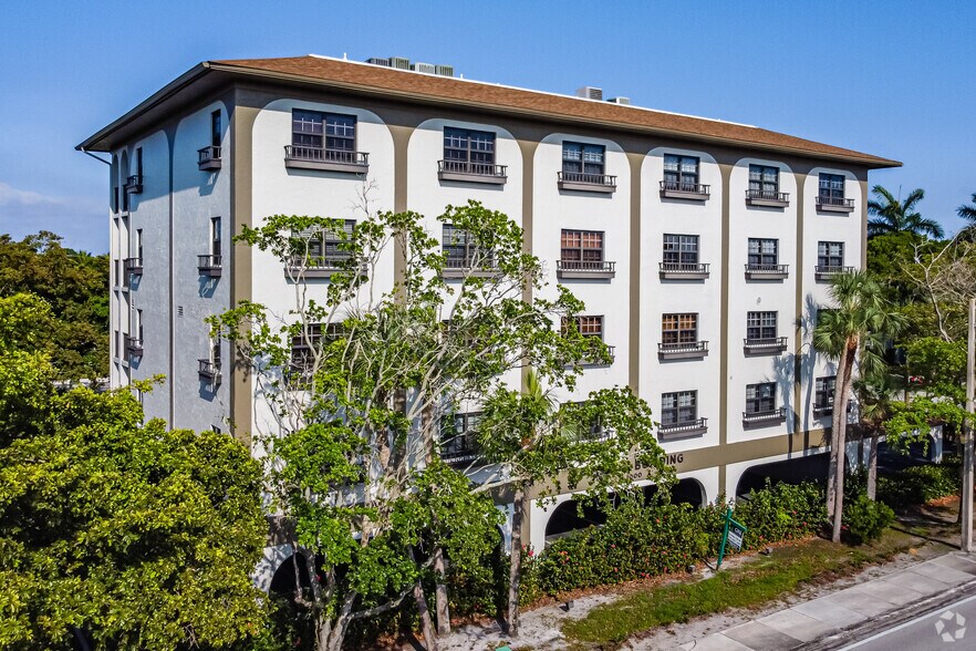 Primary Photo Of 1000 9th St N, Naples Medical For Lease