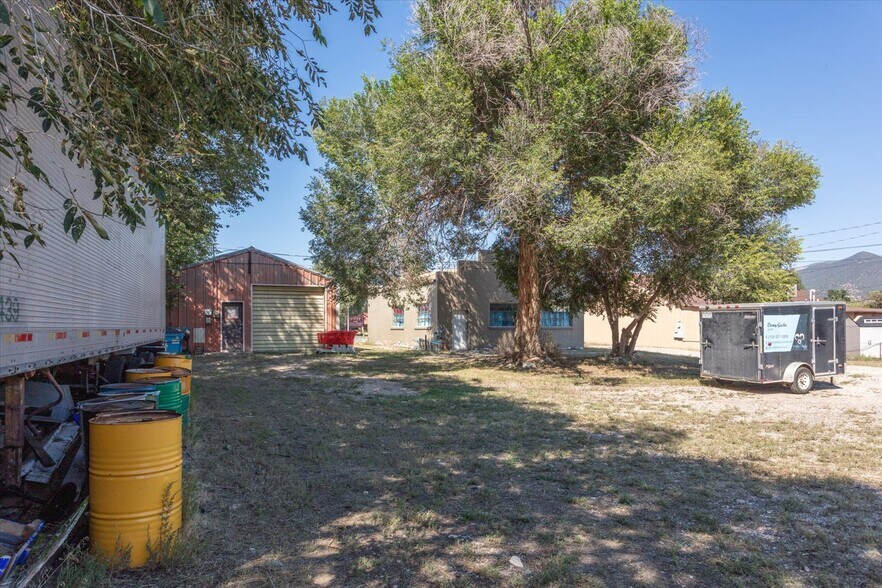 More Photos Of 249 W Rainbow Blvd, Salida Flex For Sale
