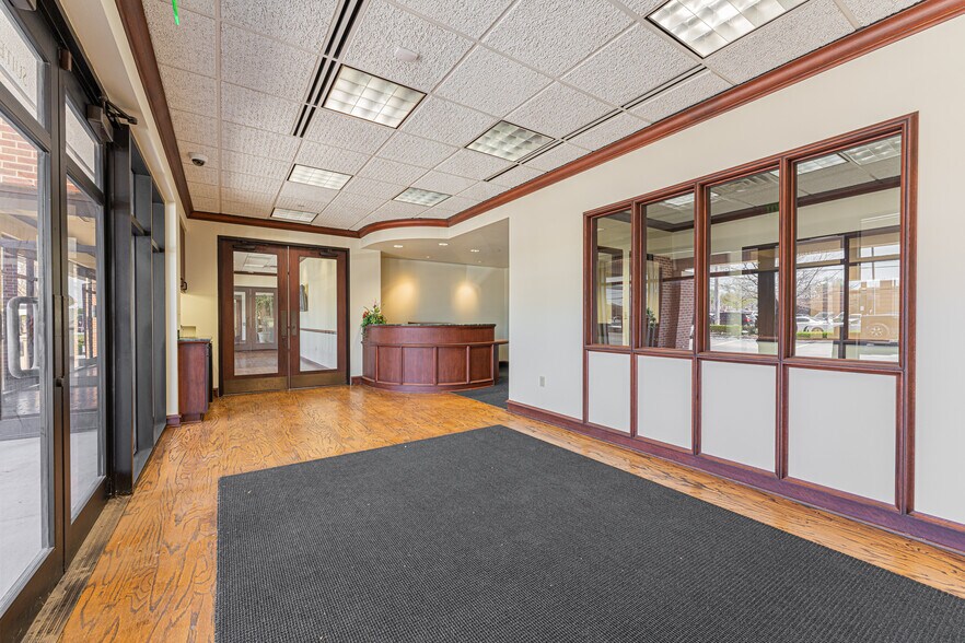 More Photos Of 3550 W Robinson St, Norman Bank For Lease