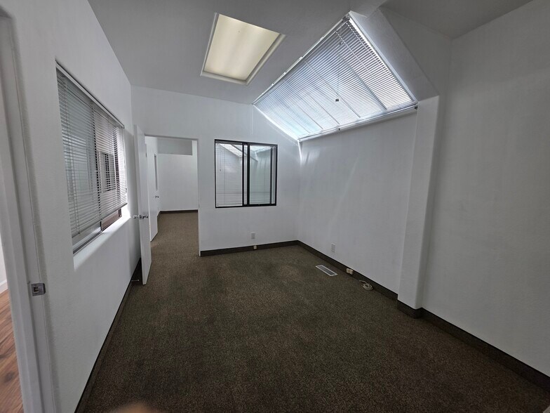 More Photos Of 431 S C St, Oxnard Medical For Sale