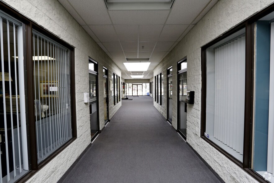 More Photos Of 205 Riviera Dr, Markham Service For Lease