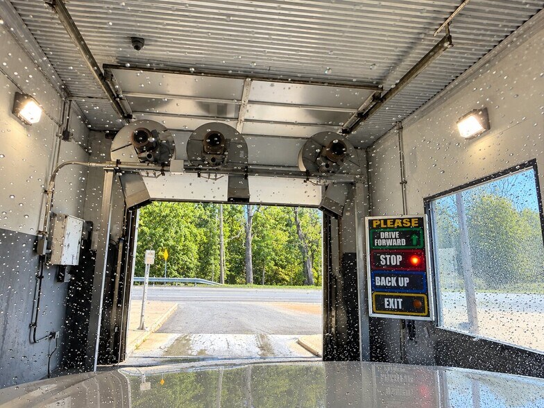 More Photos Of 633 Water St, Belvidere Service Station For Sale