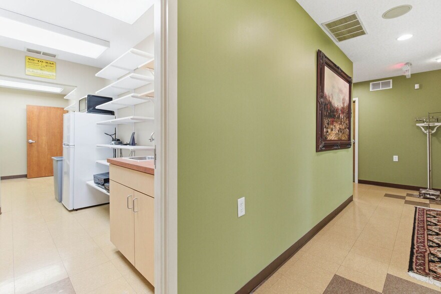 More Photos Of 3208 College Dr, Louisville Office For Sale