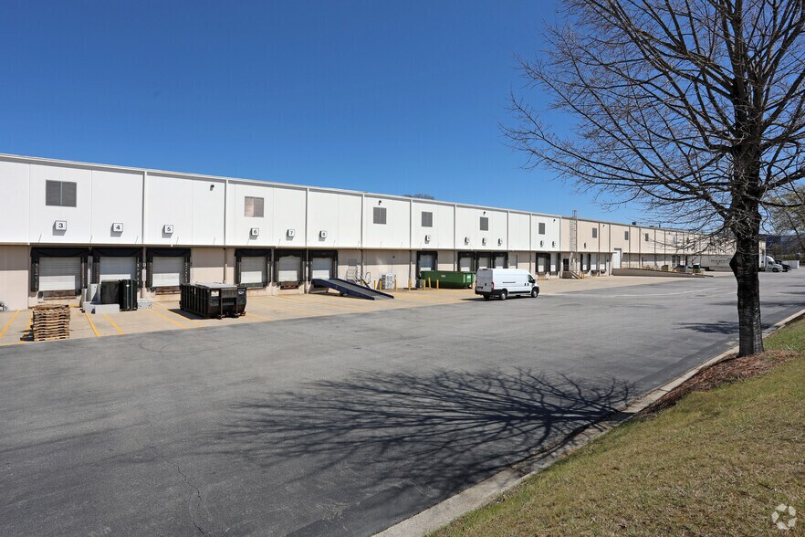 More Photos Of 490 Gallimore Dairy Rd, Greensboro Distribution For Lease