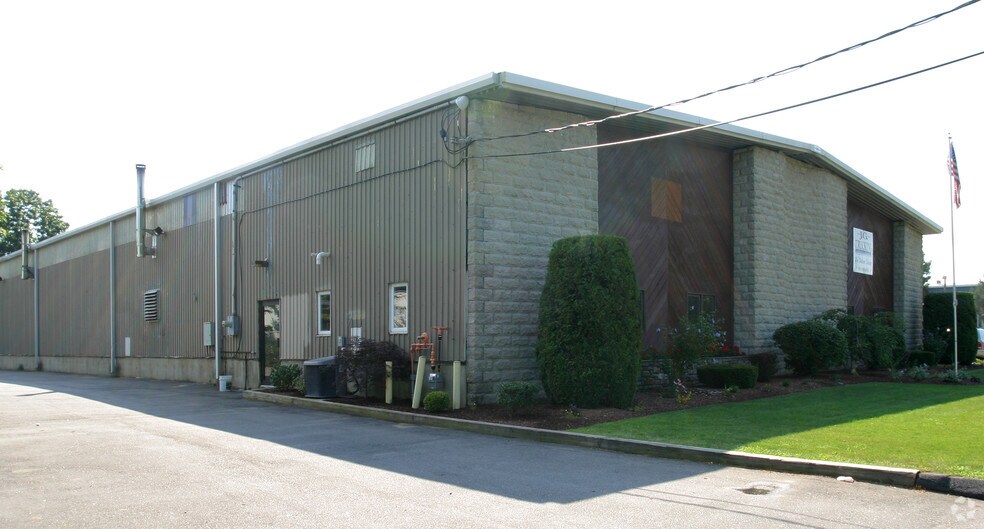 More Photos Of 267 Otrobando Ave, Norwich Light Distribution For Sale