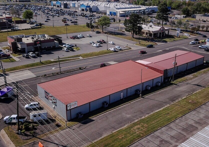 More Photos Of 2805 E Main St, Russellville General Retail For Sale