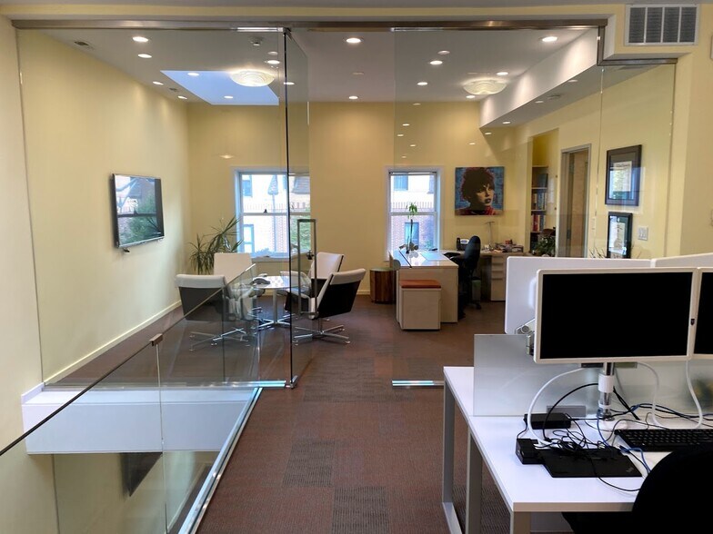 More Photos Of 193 N Marion St, Oak Park Storefront Retail Office For Lease
