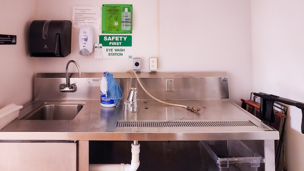 More Photos Of 66 Hawthorne Dr, Bedford Apartments For Lease