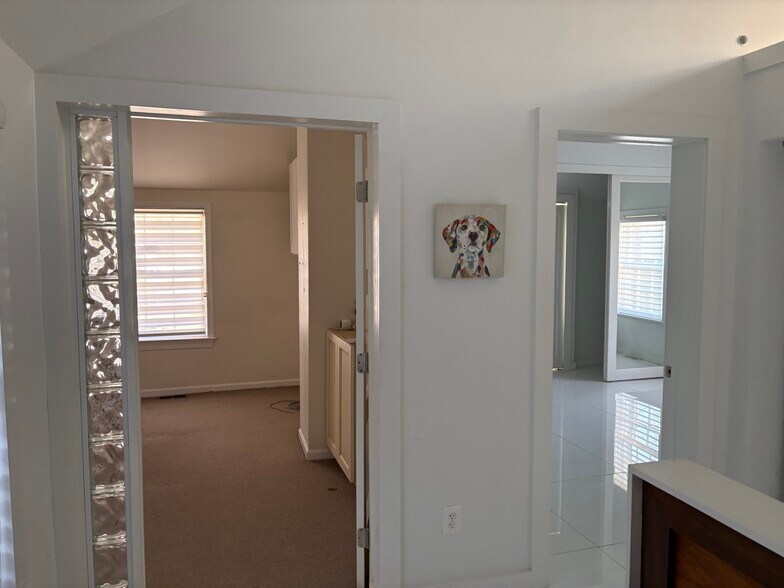 More Photos Of 3248 Colvin St, Alexandria Warehouse For Lease