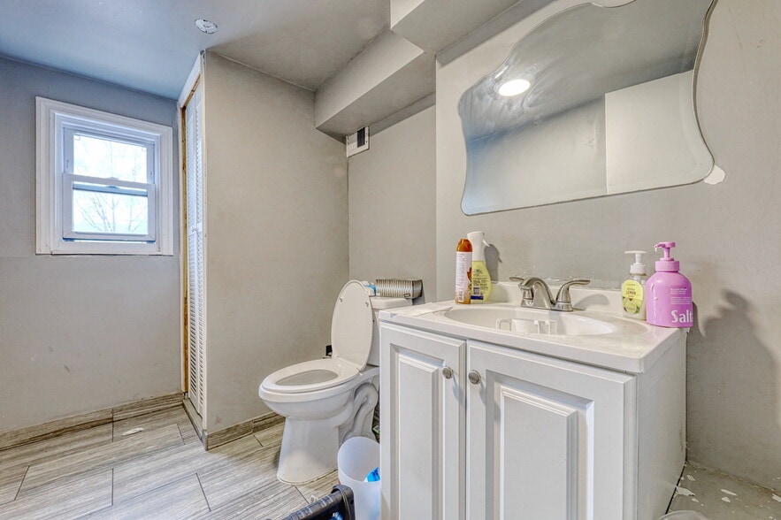 More Photos Of 109-111 Ethel Ave, Hawthorne Warehouse For Sale