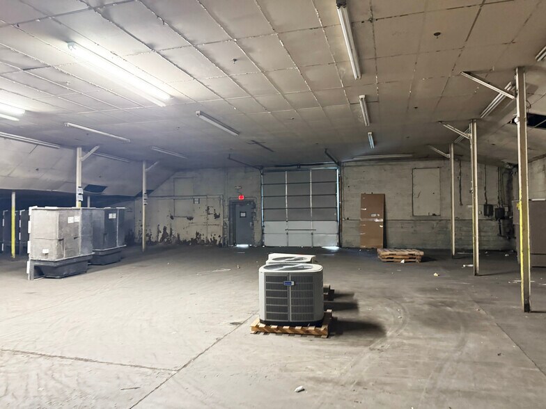 More Photos Of 14 Kraft Ave, Albany Warehouse For Lease