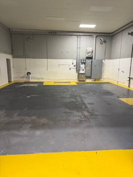 More Photos Of 298 Willis St, Gaffney Manufacturing For Sale