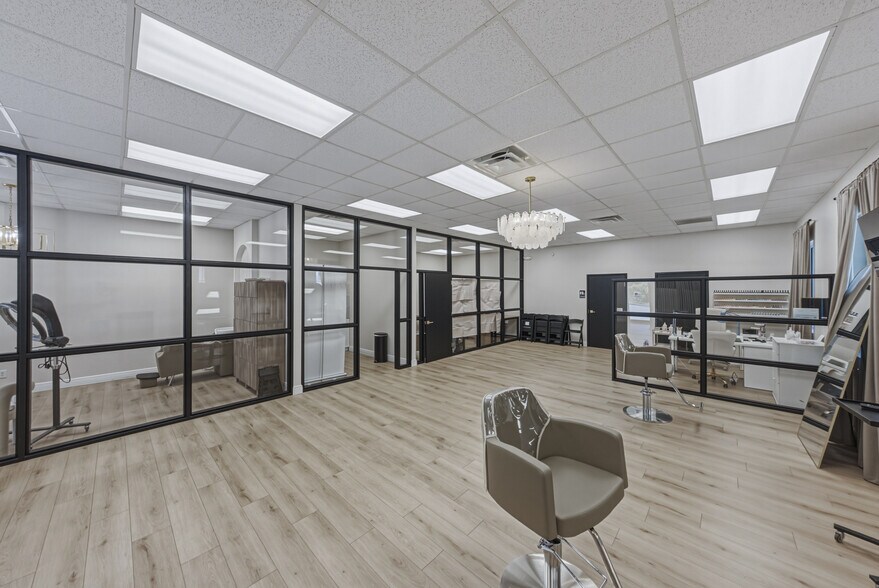 More Photos Of 1214 W Reynolds St, Plant City Office For Sale