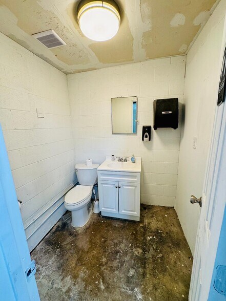 More Photos Of 4309 Action St, Garland Service For Sale