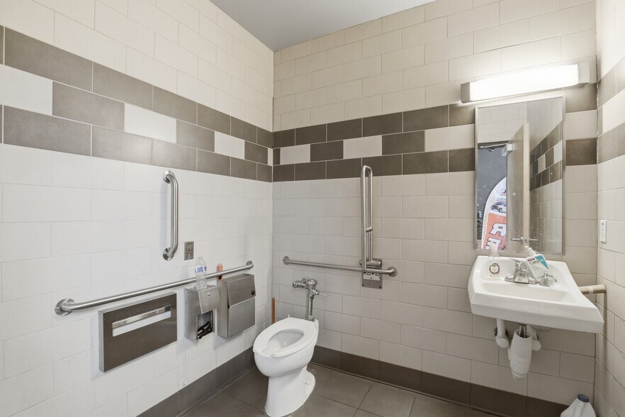 More Photos Of 613 Queen St, Southington Storefront For Sale
