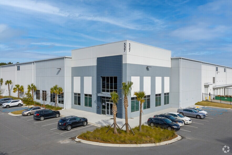 More Photos Of 537 Omni Industrial Blvd, Summerville Warehouse For Lease