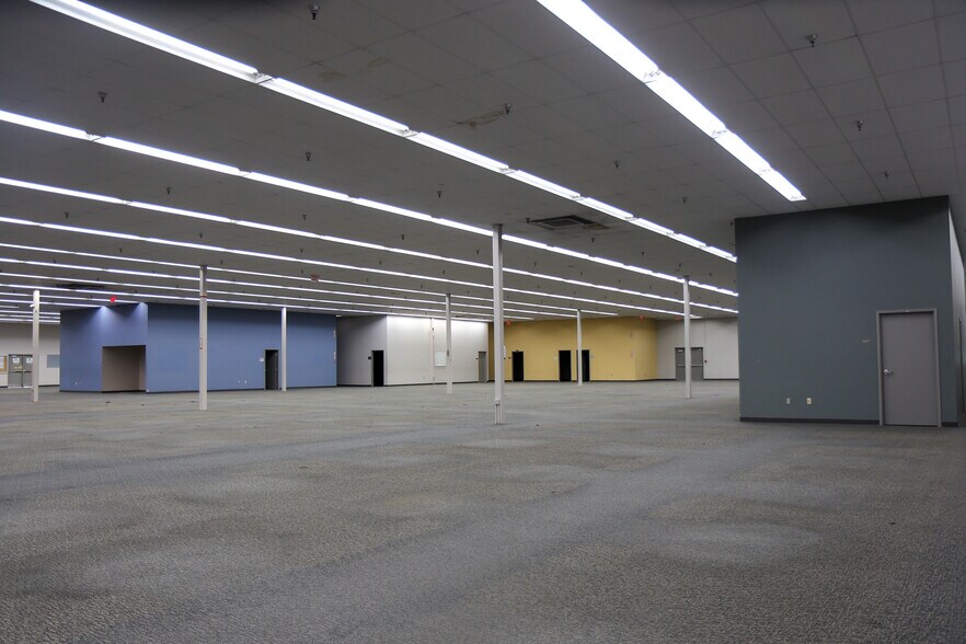 More Photos Of 3943 Denny Ave, Pascagoula General Retail For Lease