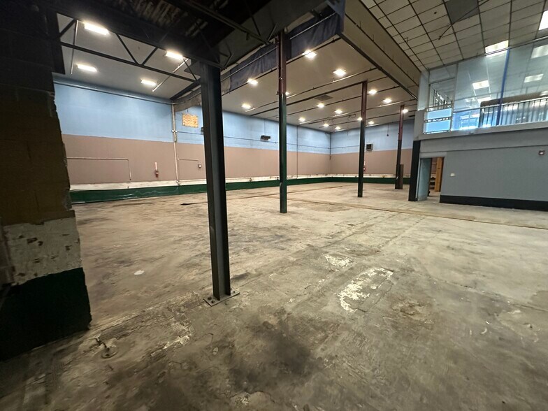 More Photos Of 1220 Mark St, Bensenville Warehouse For Lease