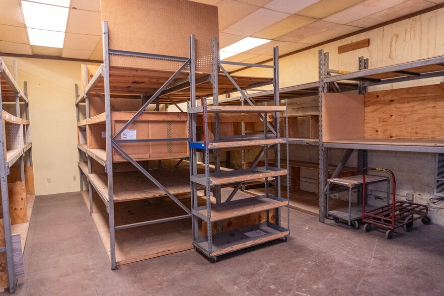 More Photos Of 3937 Foothill Blvd, La Crescenta Flex For Lease