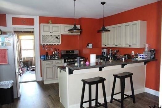 More Photos Of 562 5th Ave, Troy Specialty For Lease