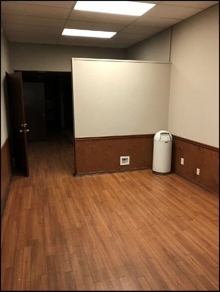 More Photos Of 7 W Broadway St, Ardmore Office For Sale