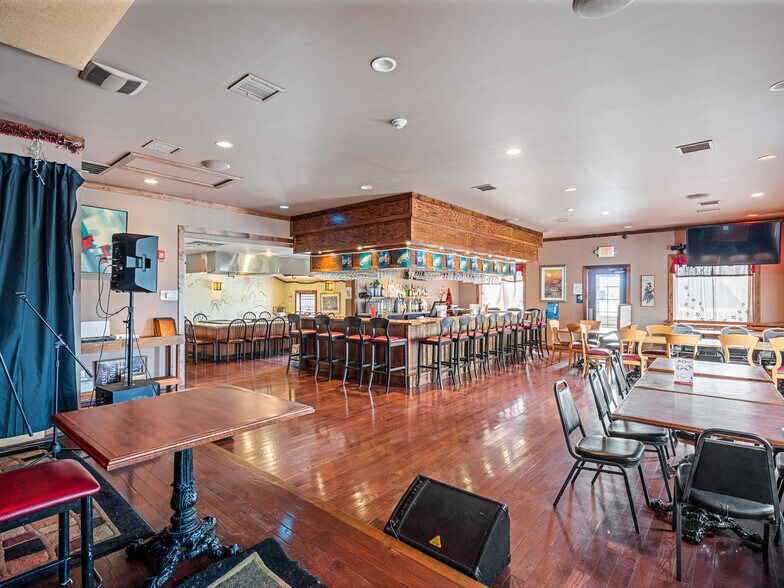 More Photos Of 1495 Farmington Ave, Pottstown General Retail For Sale