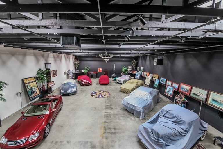 More Photos Of 611 S Glenwood Pl, Burbank Showroom For Sale