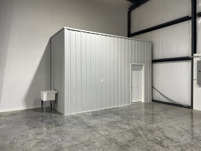 More Photos Of 312 Taxiway, Tullahoma Industrial For Sale